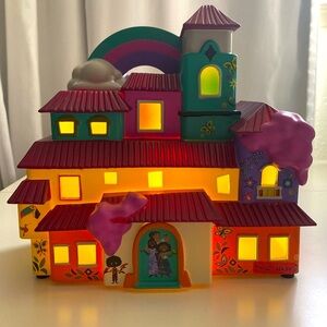DISNEY PARKS ENCANTO SCULPTED CASA
MADRIGAL LIGHT-UP FIGURE NEW.